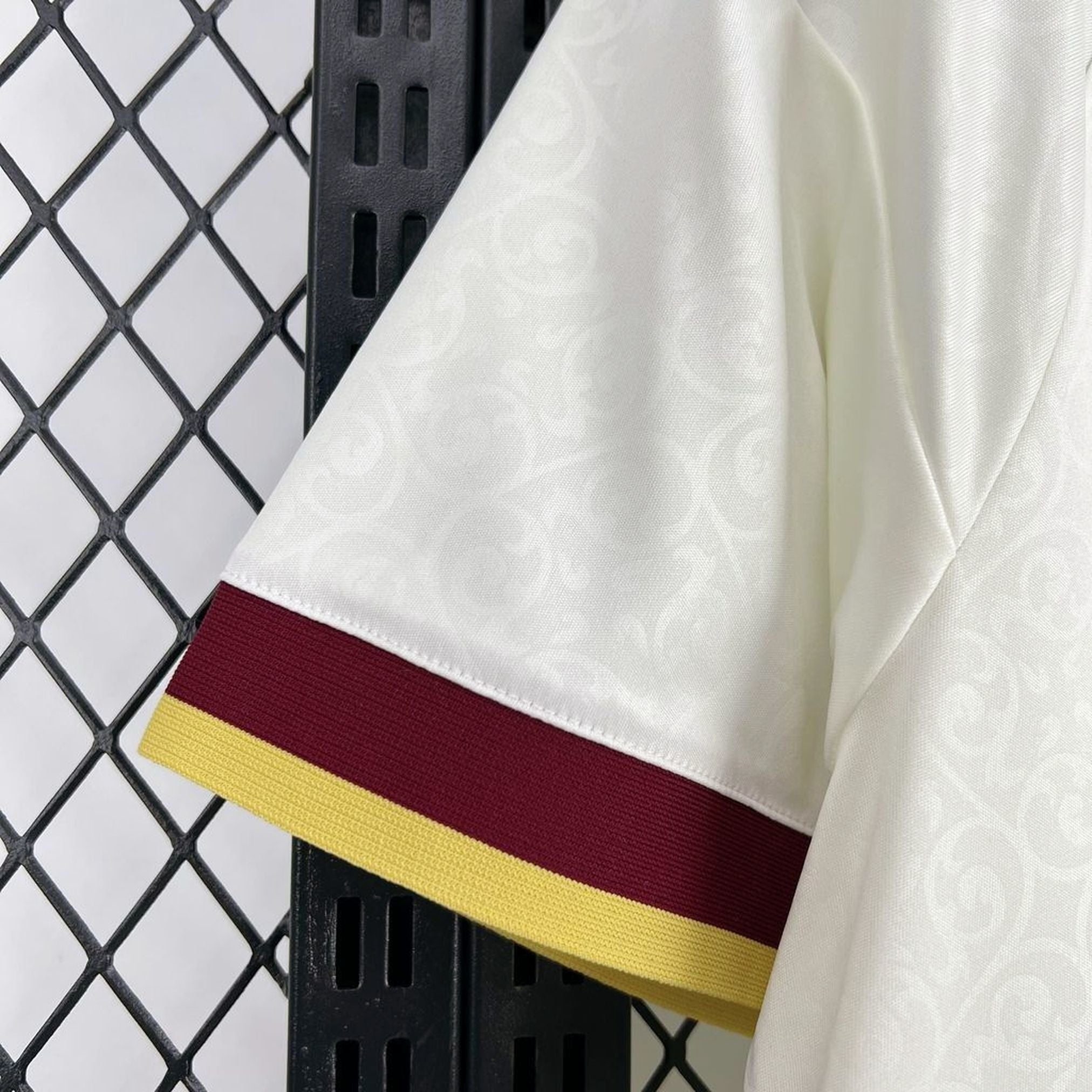 Camisa 2 Copa Do Mundo 2026 Espanha Masculino Branca e Vermelha