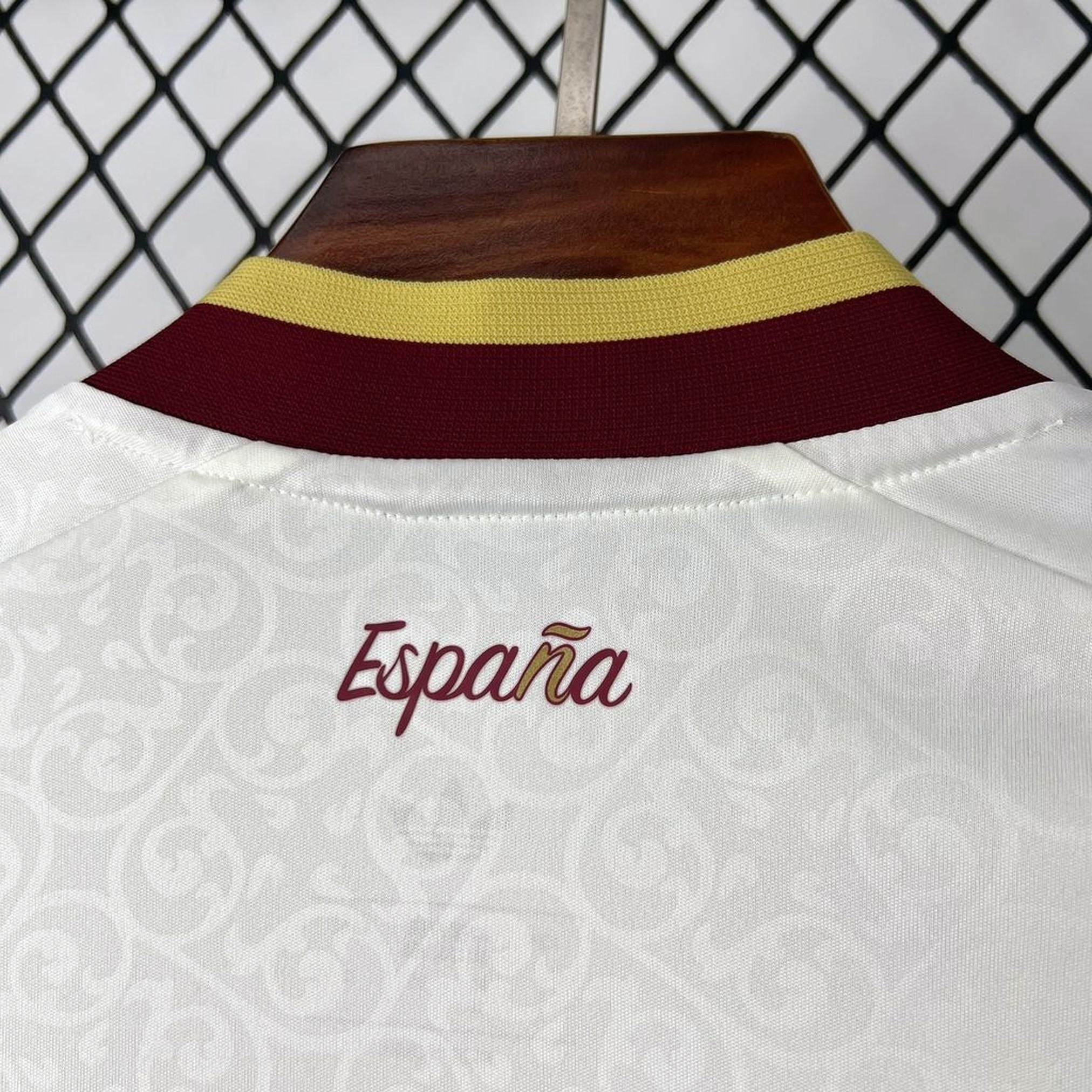 Camisa 2 Copa Do Mundo 2026 Espanha Masculino Branca e Vermelha