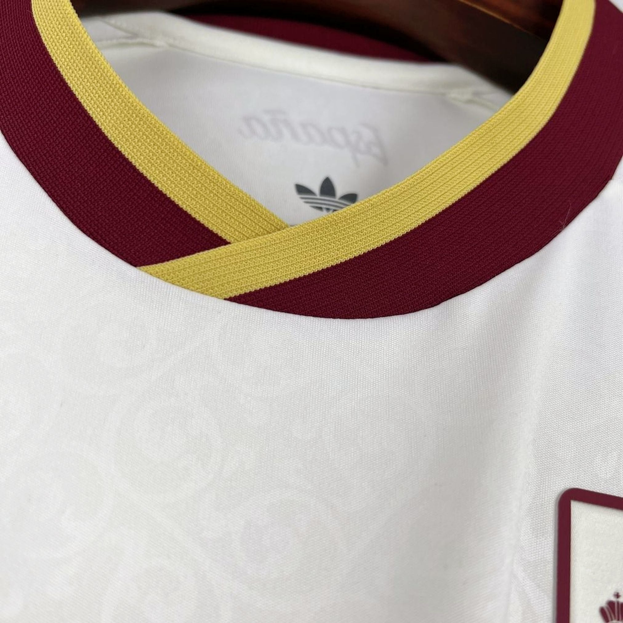 Camisa 2 Copa Do Mundo 2026 Espanha Masculino Branca e Vermelha