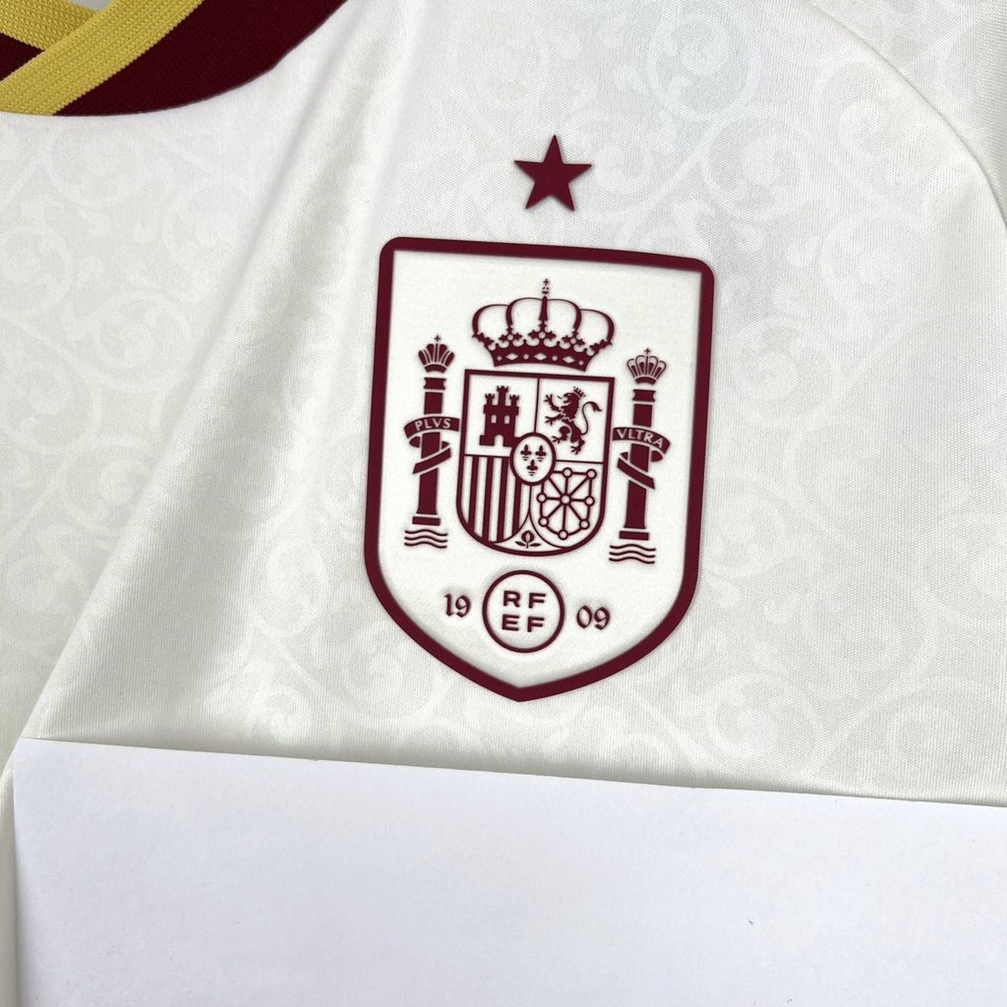 Camisa 2 Copa Do Mundo 2026 Espanha Masculino Branca e Vermelha