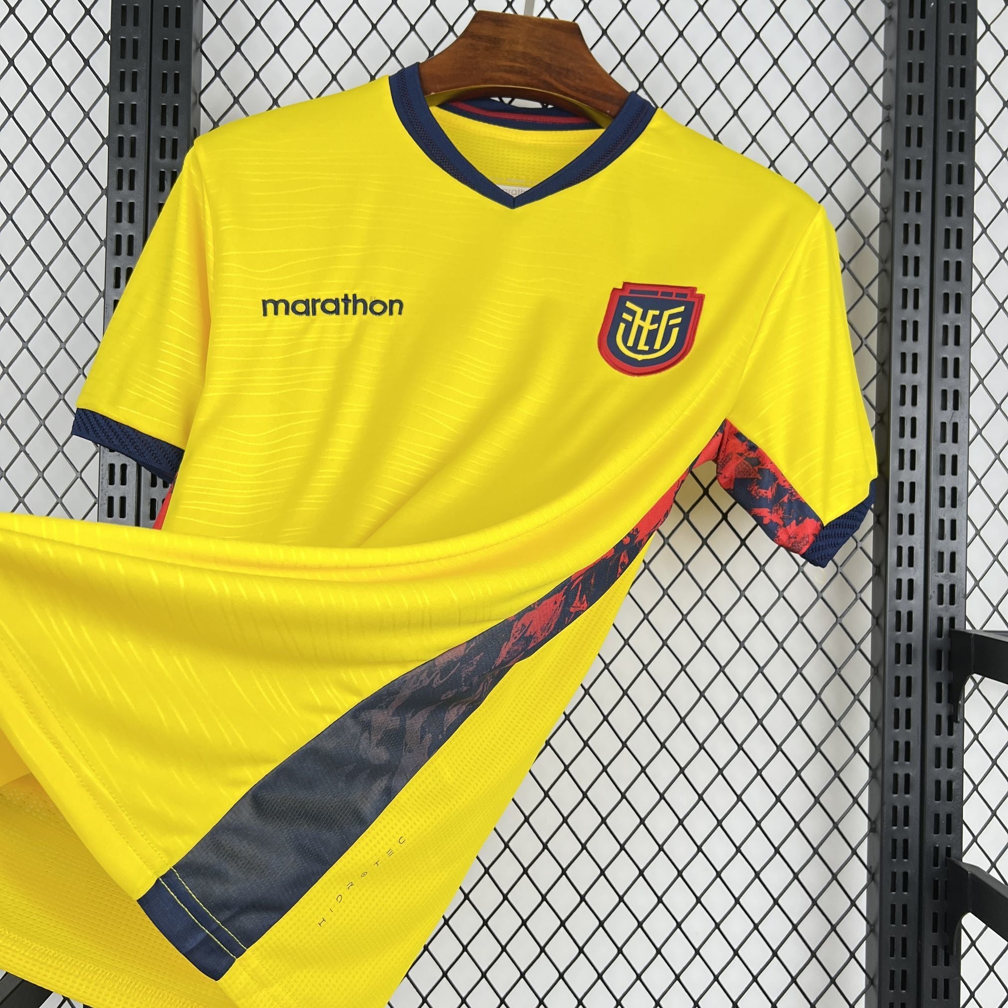 Camisa 1 Copa do Mundo 2026 Equador Masculina Amarela