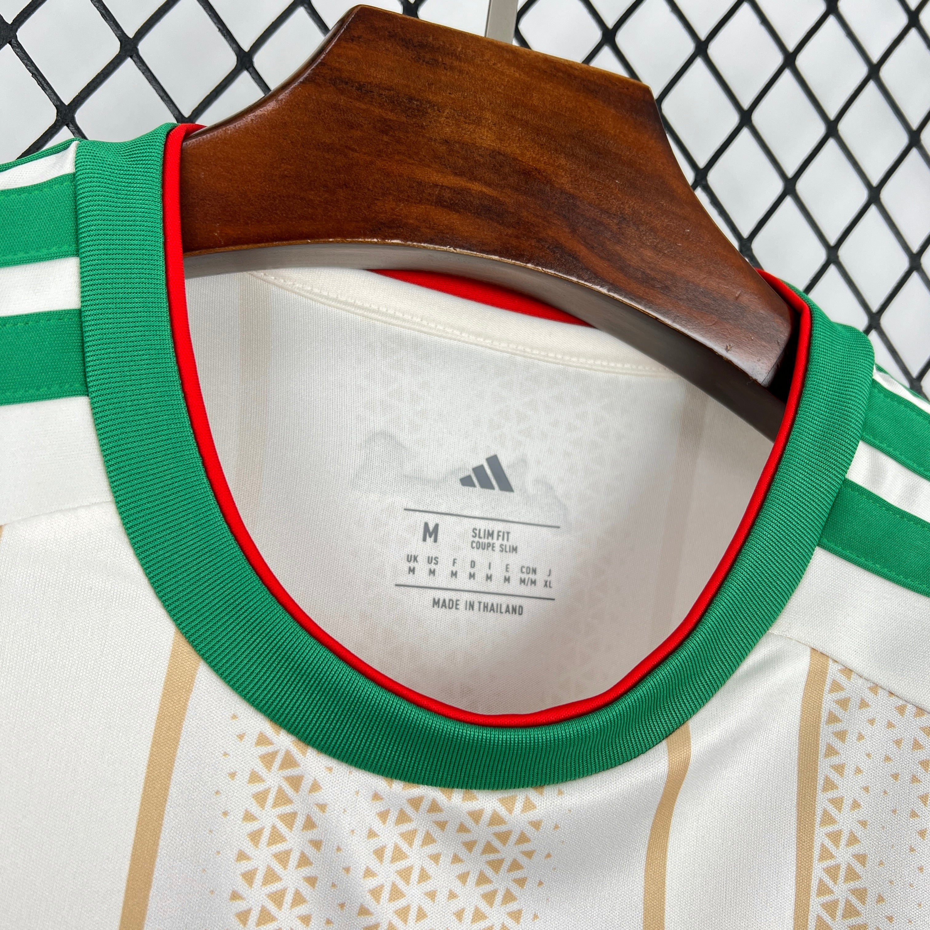 Camisa 1 Copa do Mundo 2026 Argélia Masculina Branca